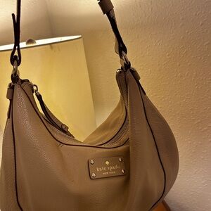 Kate Spade beige medium shoulder bag.